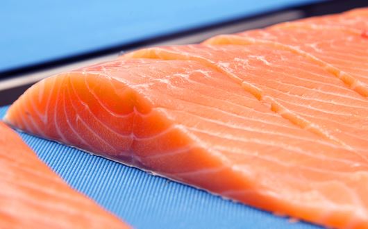 Portioning and sizing salmon filets affords perfectly accurate production of fish fillets into multiple portion sizes