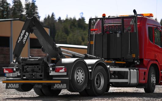 Lastekrokvekt er konstruert til nøyaktig veiing og brukes f.eks. ved tømming og lastning av avfallsbeholdere eller lasteplan på maskiner.